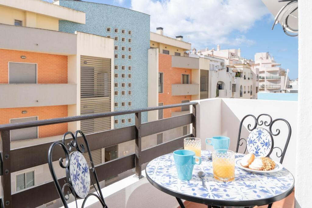 Casa Oliveira - Sunny 2-Bed Retreat Steps From The Beach Armação de Pêra 外观 照片