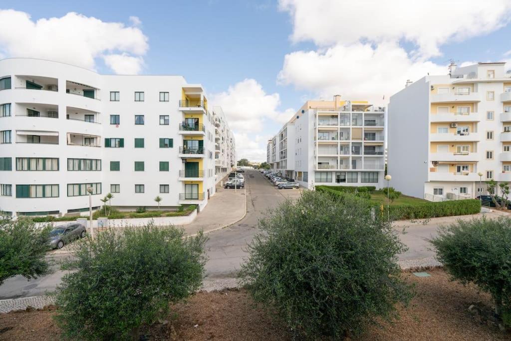 Casa Oliveira - Sunny 2-Bed Retreat Steps From The Beach Armação de Pêra 外观 照片