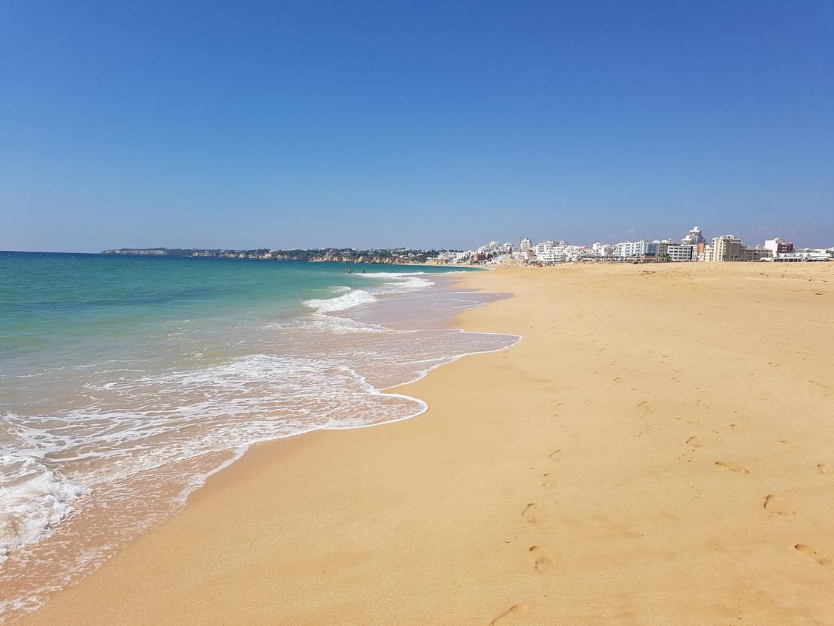 Casa Oliveira - Sunny 2-Bed Retreat Steps From The Beach Armação de Pêra 外观 照片