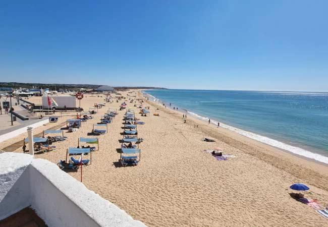 Casa Oliveira - Sunny 2-Bed Retreat Steps From The Beach Armação de Pêra 外观 照片