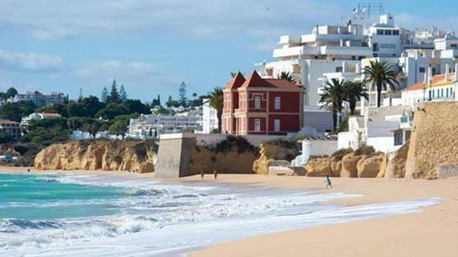 Casa Oliveira - Sunny 2-Bed Retreat Steps From The Beach Armação de Pêra 外观 照片